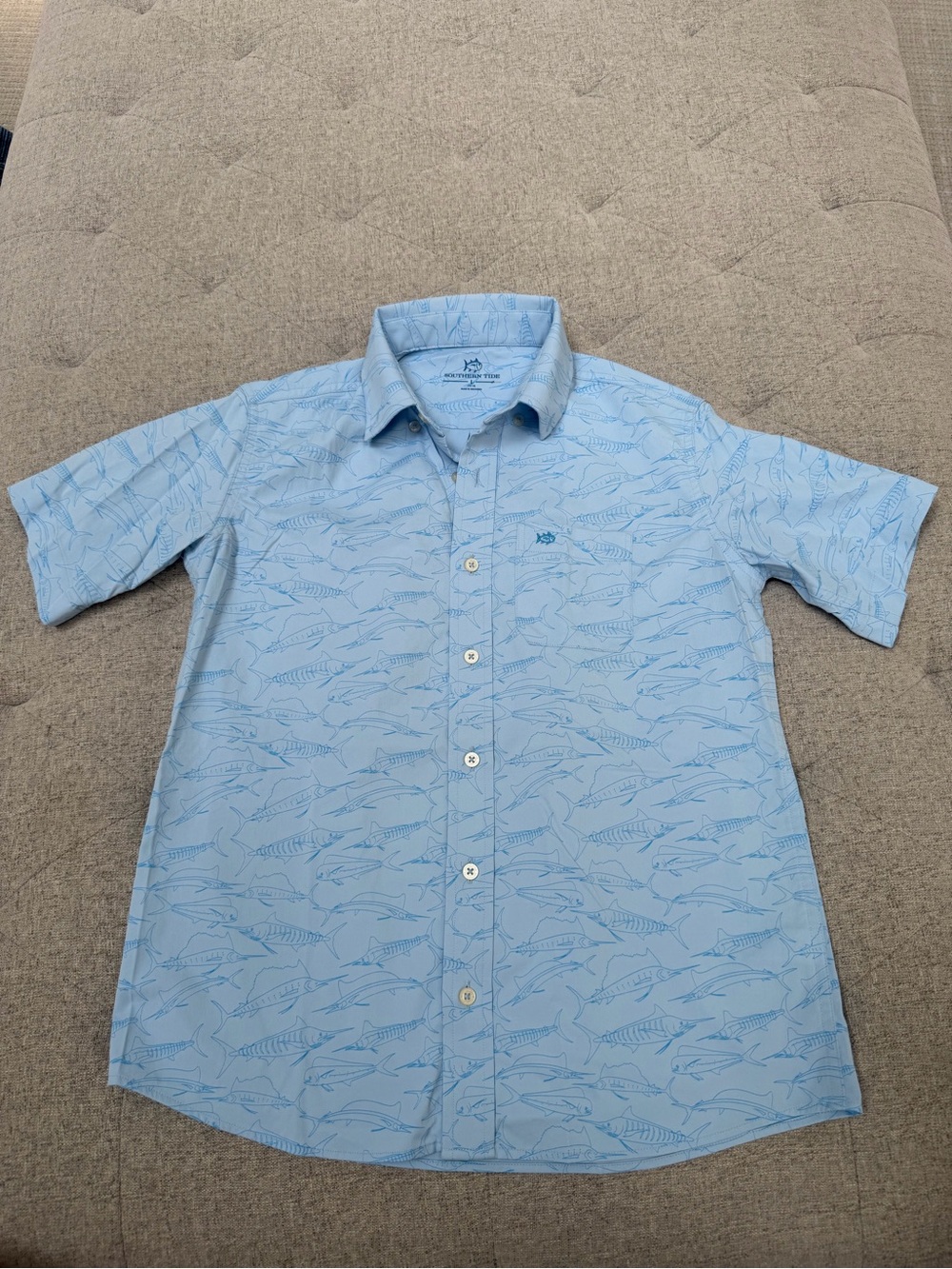 EUC SOUTHERN TIDE PERFORMANCE SHORT SLEEVE BUTTON-DOWN BOYS LARGE 12 TO 14 FISH